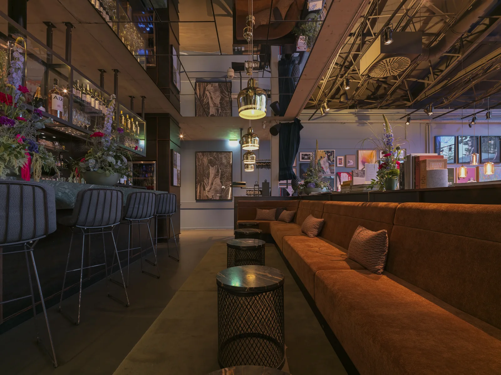 Bar-Lounge am Abend