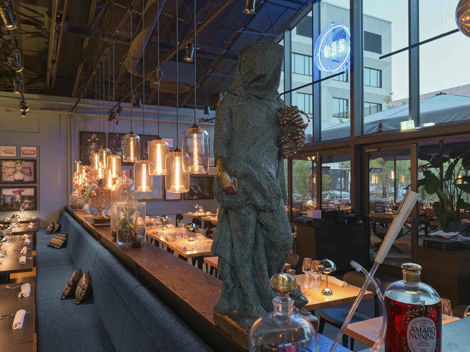 Skulptur und Kupferlicht