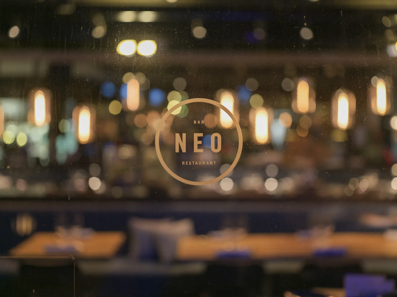 NEO im Abendlicht